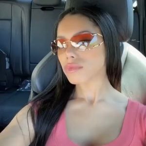 Meet your Posher, Maya